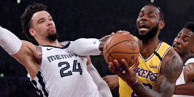 Los Angeles Lakers vs. Memphis Grizzlies LeBron James simulated foul with Dillon Brooks NBA [Video]