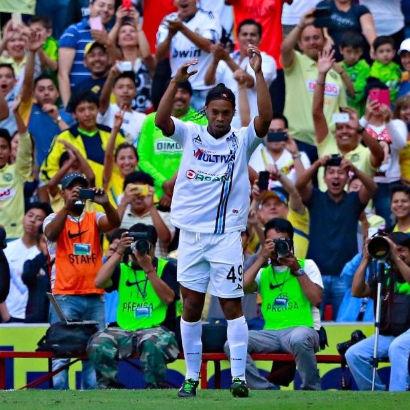 El día que Ronaldinho fue amo y señor del Estadio Azteca