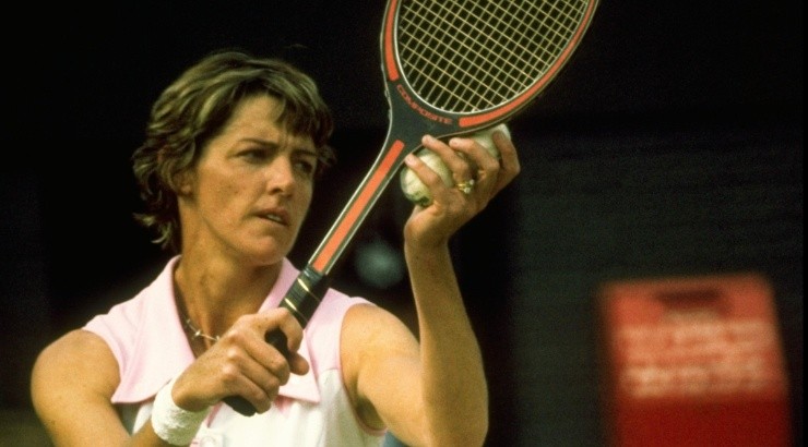 Margaret Court serves during a tennis match. (Getty)