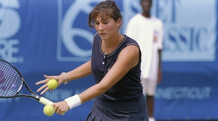 Monica Seles participates in a tennis clinic at the Special Olympics World Games in 1995. (Getty)