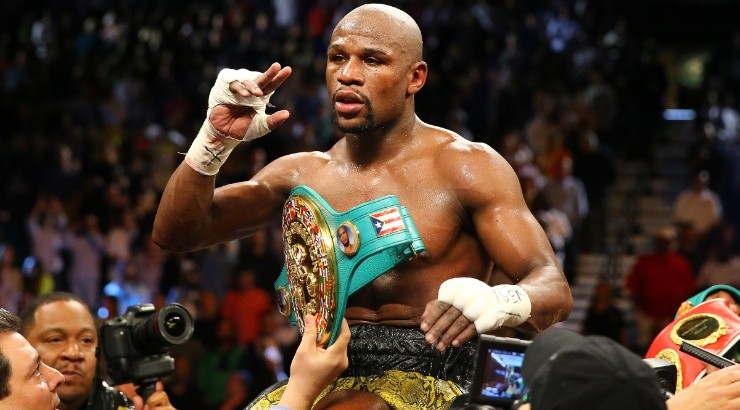 Floyd Mayweather Jr. celebrates his victory in the WBC welterweight title. (Getty)