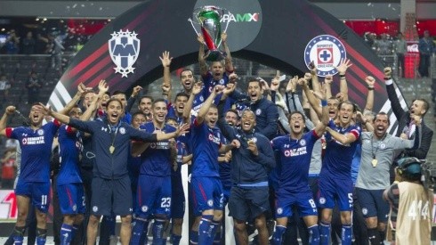 Cruz Azul celebrando la victoria en la Copa MX