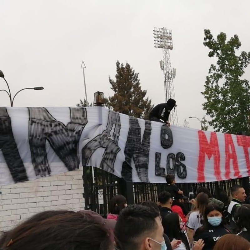 Hinchas de Colo-Colo amenazaron de muerte a sus jugadores: "Ganan o los matamos"