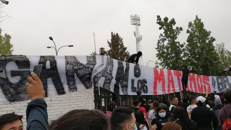 Hinchas de Colo-Colo amenazaron de muerte a sus jugadores: "Ganan o los matamos"