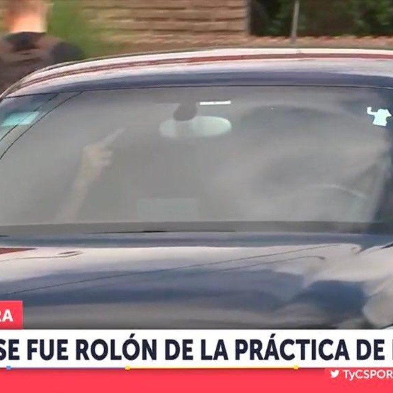 Lo quiere Riquelme para Boca y hoy se fue haciéndole gestos a los periodistas