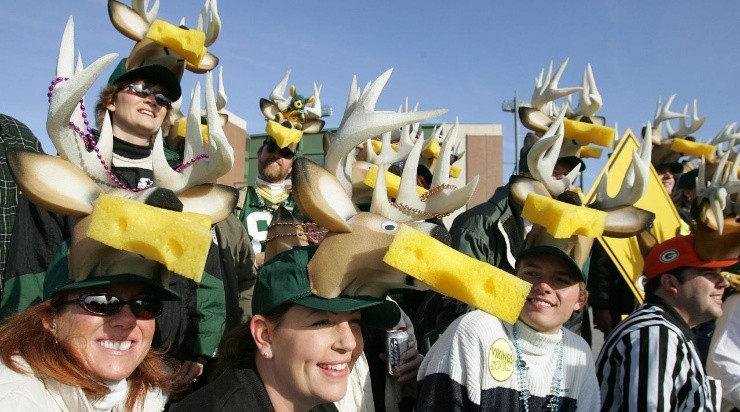 Green bay packers cheesehead fans hi-res stock photography and