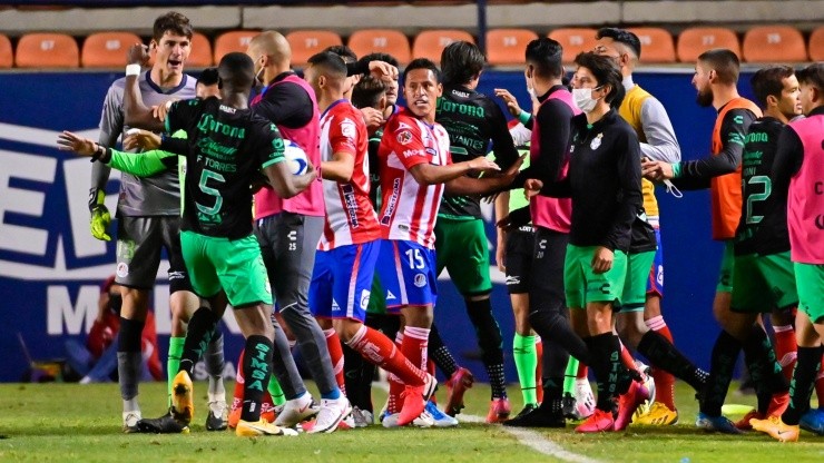 Santos Laguna denunció racismo en el partido contra Atlético de San Luis.