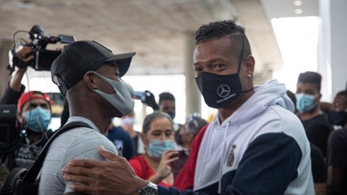 En medio de lágrimas Fredy Guarín recibió a Felipe Román en el aeropuerto