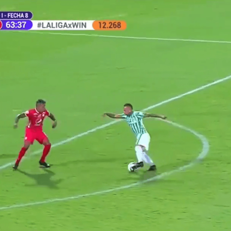 Locura total: terrible golazo de Jarlan Barrera en el clásico contra América