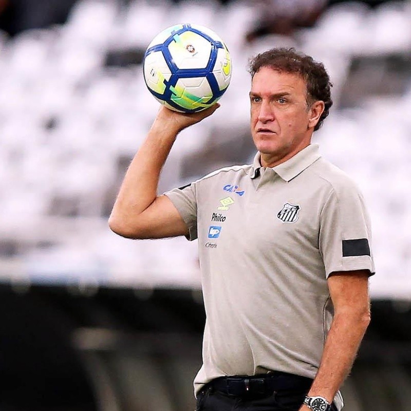 Cuca fica encantado com meia-atacante do Santos e deixa recado para Holan