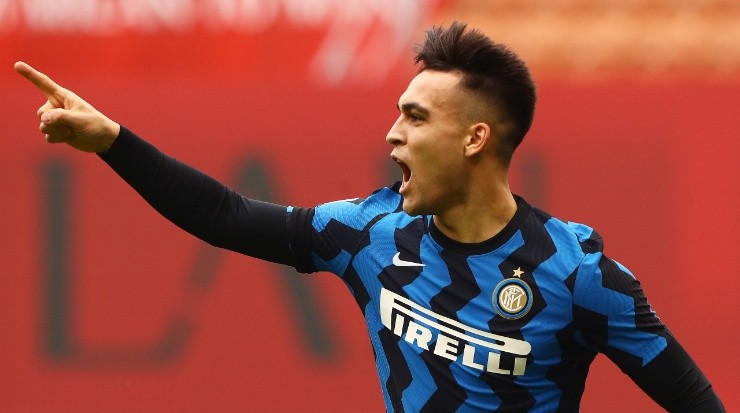Lautaro Martínez of Inter Milan celebrates after scoring against AC Milan (Getty).
