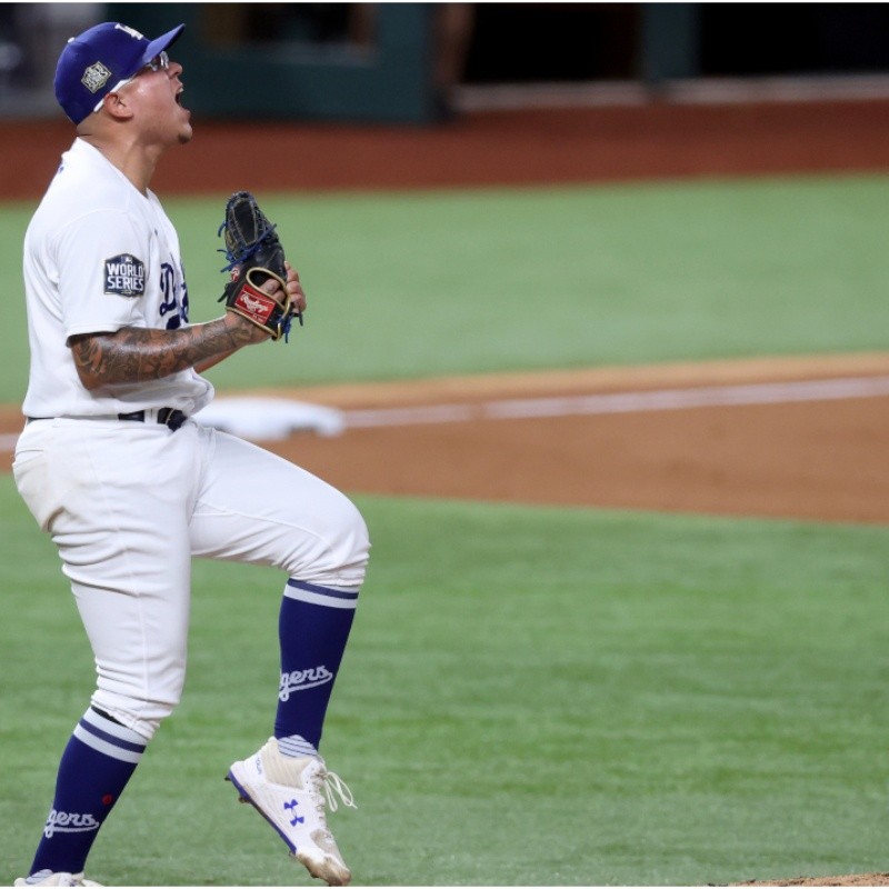 Padre de Julio Urías se tatuó a su hijo ganando la Serie Mundial con Los Ángeles Dodgers