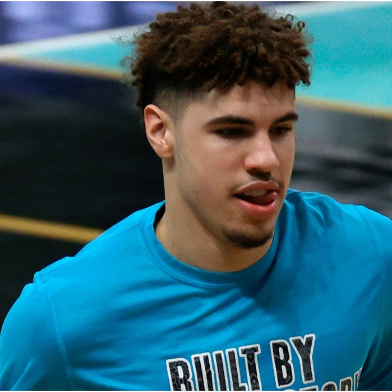 ¡Aquí no, LaMelo! Ball recibió un tapón asesino ante Utah Jazz