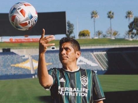 Jorge Campos presentó nueva playera de Los Angeles Galaxy