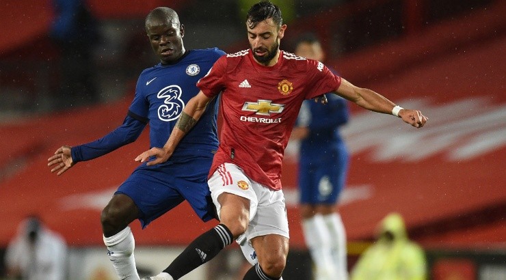 Bruno Fernandes of Manchester United (right) is challenged by N&#039;Golo Kante of Chelsea (left). (Getty)