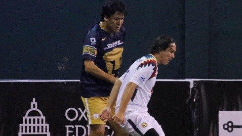 Claudio Suárez contó en qué términos se dio su debut en Pumas.