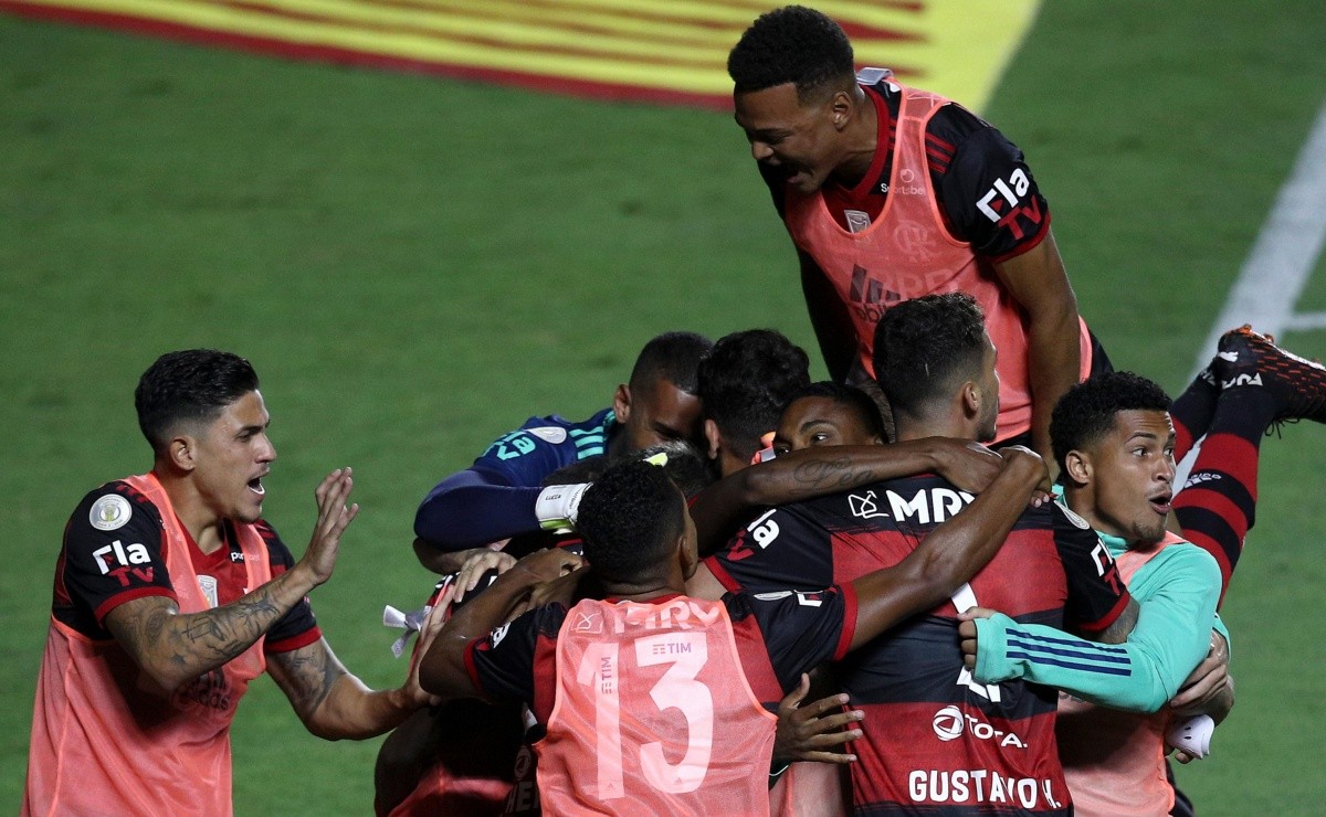 Cruzeiro anula o Flamengo, mas perde gols e empata no Maracanã