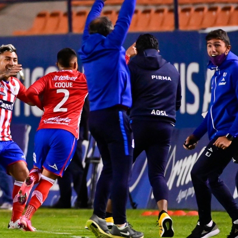 ¡DESDE EL MEDIOCAMPO!: San Luis convierte el mejor gol de la Liga MX