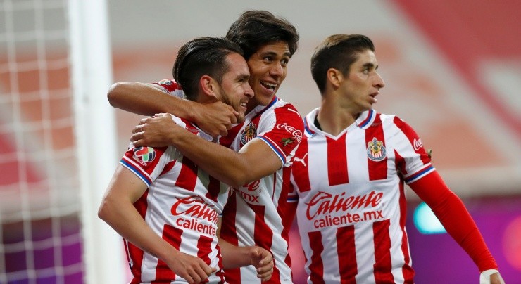 Jesús Angulo (left) of Chivas celebrates with his teammates against Necaxa. (Getty)