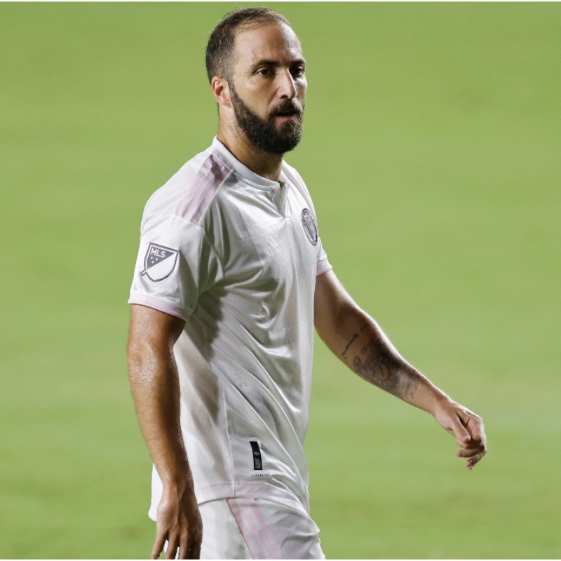 ¿Es él? Gonzalo Higuaín estalló las redes con su nuevo look ¡los memes no lo perdonaron!