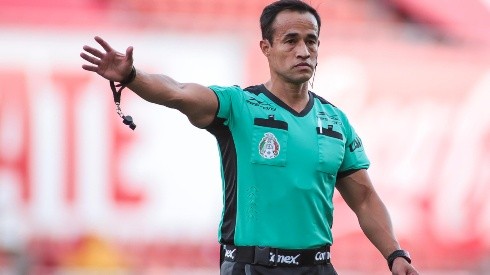 Jorge Isaac Rojas Castillo, el juez de Pumas vs. Santos