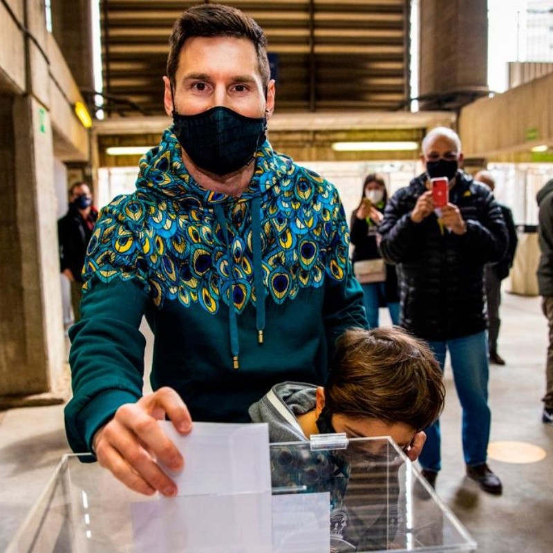 Foto y video: Messi votó en las elecciones del Barcelona por primera vez