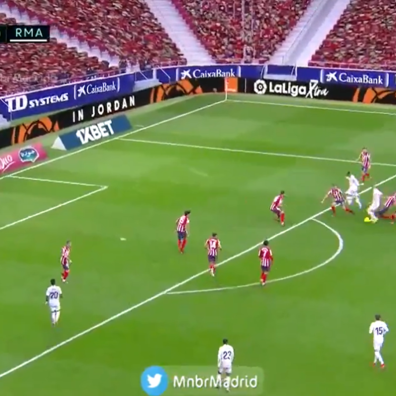 Benzema inventó una pared y el Real Madrid le empató al Atlético a los 87