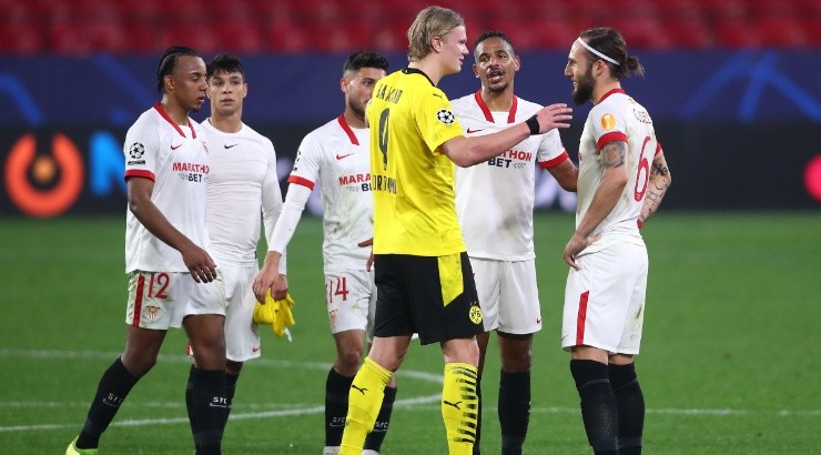 Erling Haaland of Borussia Dortmund (centre) interacts with Nemanja Gudelj of Sevilla (right). (Getty)