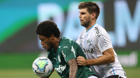 Luiz Adriano não nega interesse do Grêmio em embarque para o RS: "Vamos ver agora"