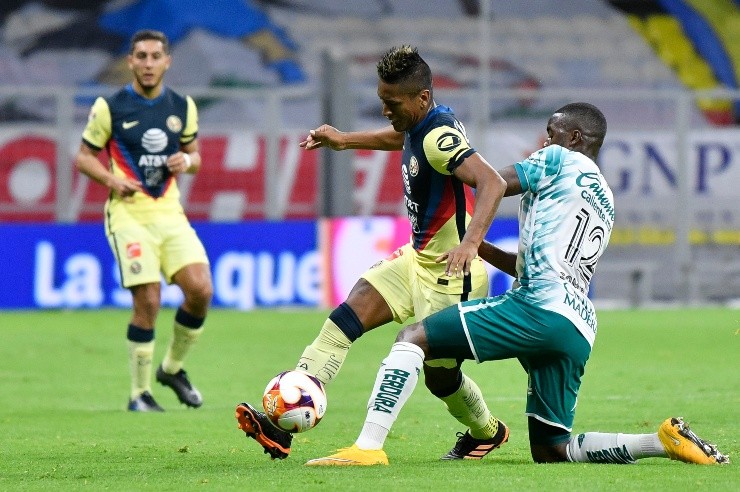 Pedro Aquino en América