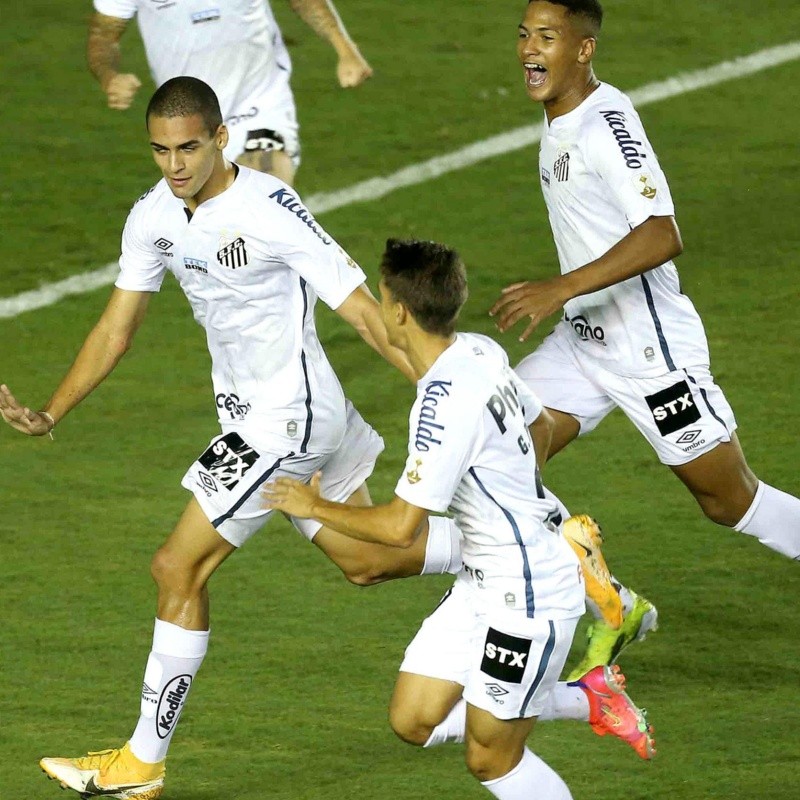 Santos encontra dificuldades, mas vence Deportivo Lara na Vila Belmiro