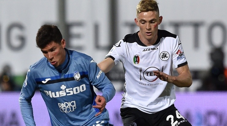 Matteo Pessina of Atalanta (left) and Alvarez Estevez of Spezia (right). (Getty)