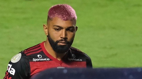 Gabigol é flagrado em aglomeração de cassino clandestino, em São Paulo