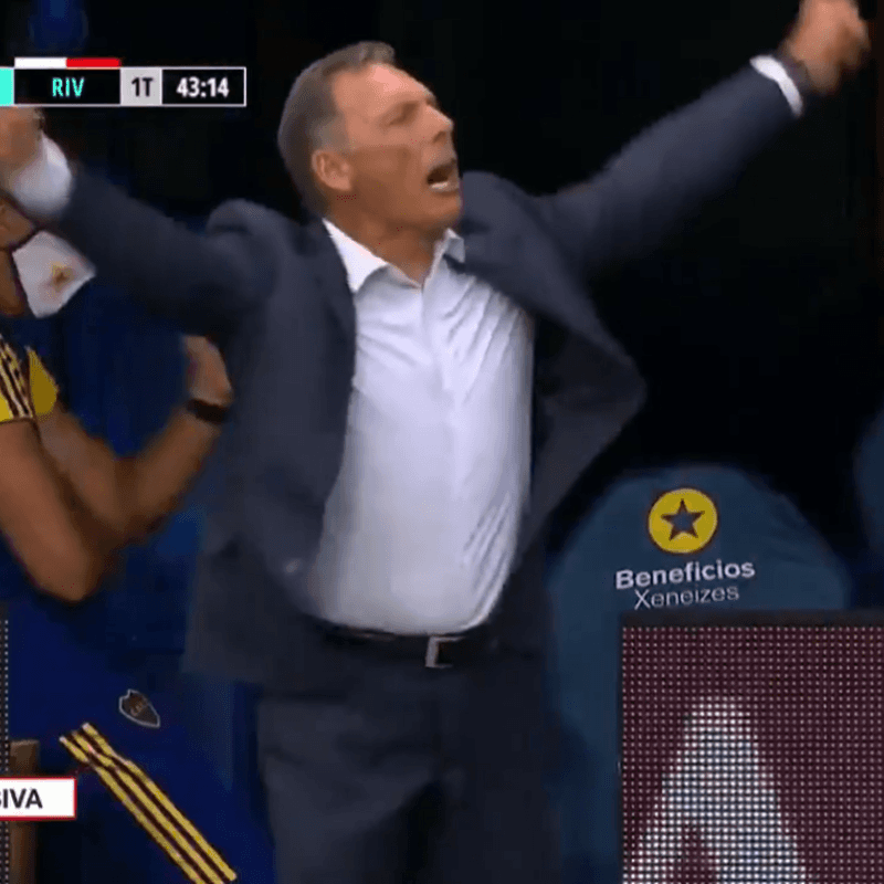 Video: así reaccionó Russo al gol de penal de Villa