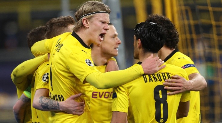 Erling Haaland (left) of Borussia Dortmund celebrates with Mahmoud Dahoud (center). (Getty)