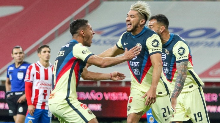 Henry Martín y Sebastián Córdova fueron los goleadores del Clásico Nacional