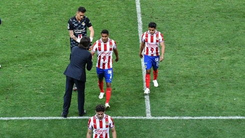 Santiago Solari mostró su grandeza con los jugadores de Chivas
