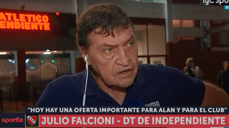 Falcioni sobre el Superclásico: "Los dos equipos con línea de cinco, ¡mamita!"