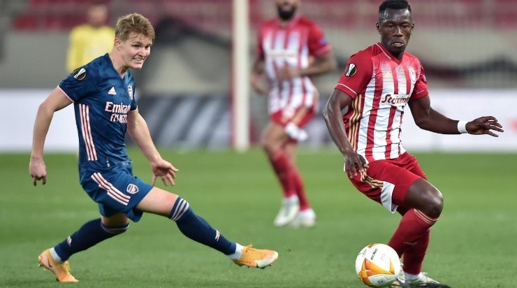 ady Camara of Olympiakos and Martin Odegaard of Arsenal battle for possession (Getty)