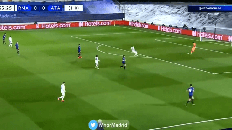 El arquero del Atalanta le pegó como nosotros y le regaló el 1-0 al Real Madrid