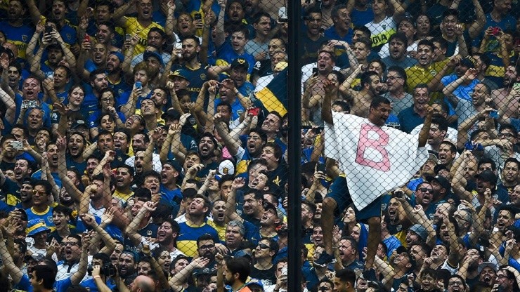 Muy picante: adidas sacó un buzo de Boca con el fantasma de la B