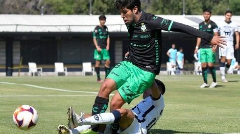Oliver Pérez de Pumas Sub 20 le provocó una fractura a Osmar Ruiz de Santos.