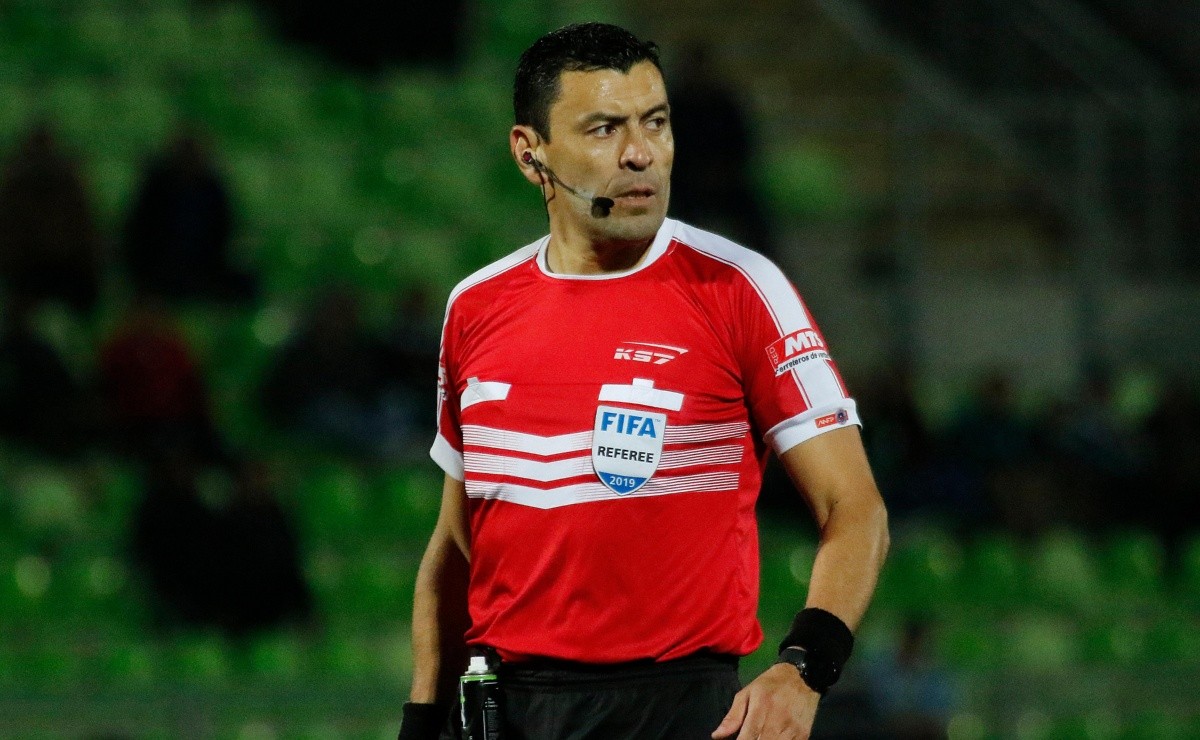 Colo Colo Vs Universidad Catolica Roberto Tobar Sera El Arbitro Del Partido