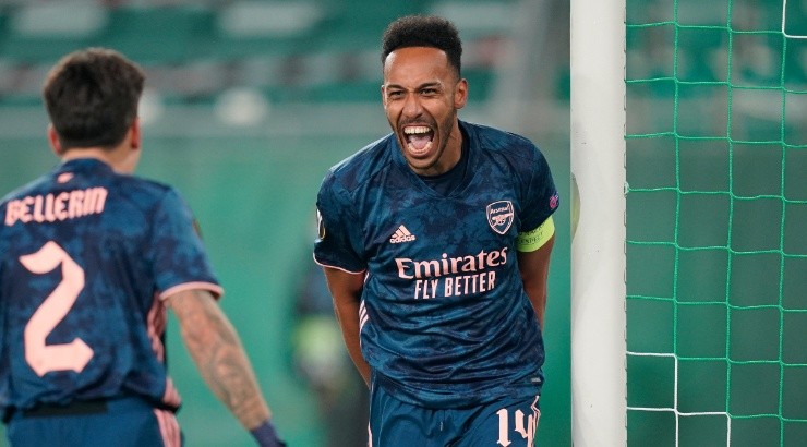 Pierre-Emerick Aubameyang of Arsenal celebrates after scoring vs Rapid Wien. (Getty)