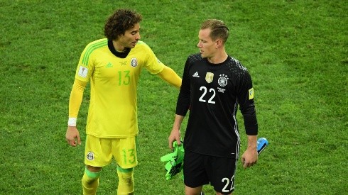 Guillermo Ochoa y Marc Andre Ter Stegen en la Copa Confederaciones 2017.