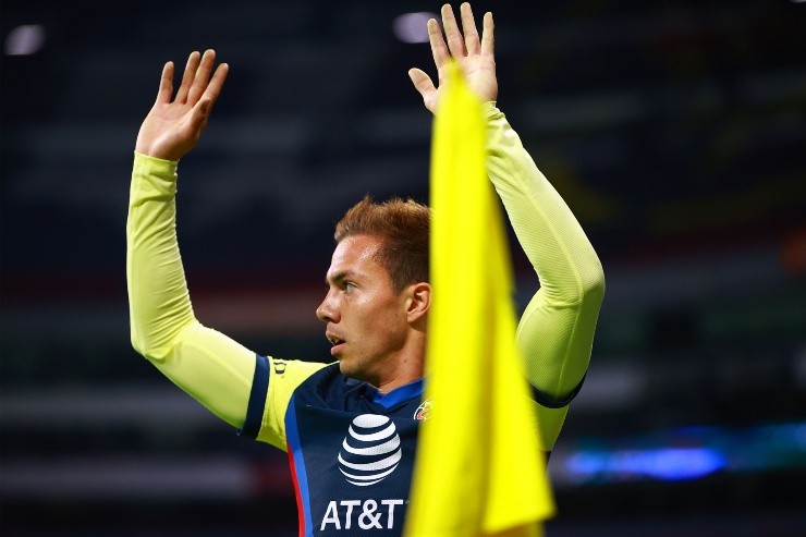 Sebastián Córdova en América