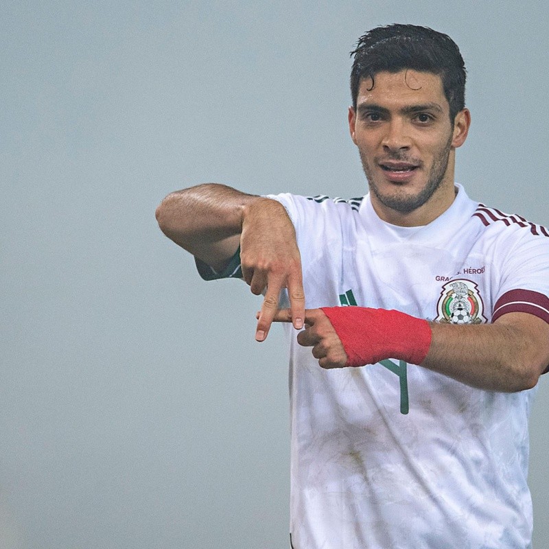 Raúl Jiménez presume foto en la concentración de la Selección Mexicana