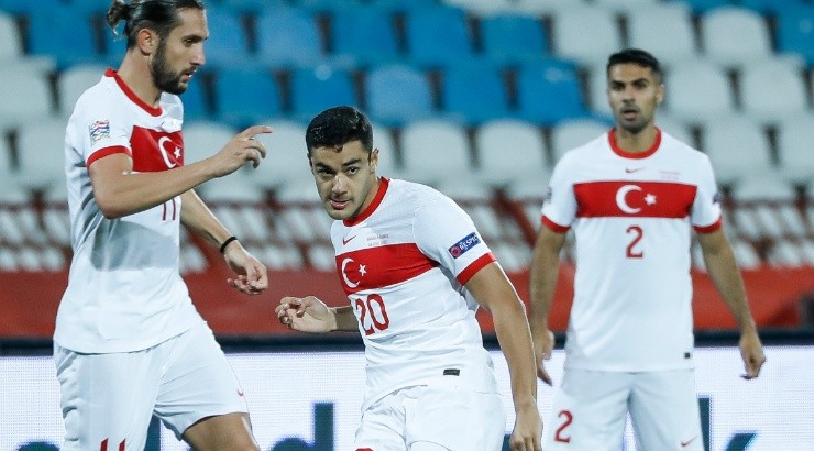 Ozan Kabak (center) of Turkey in action against Serbia. (Getty)