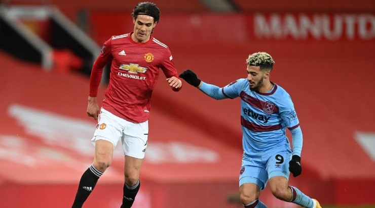 Edinson Cavani of Manchester United battles for possession with Said Benrahma of West Ham United during The Emirates FA Cup (Getty)