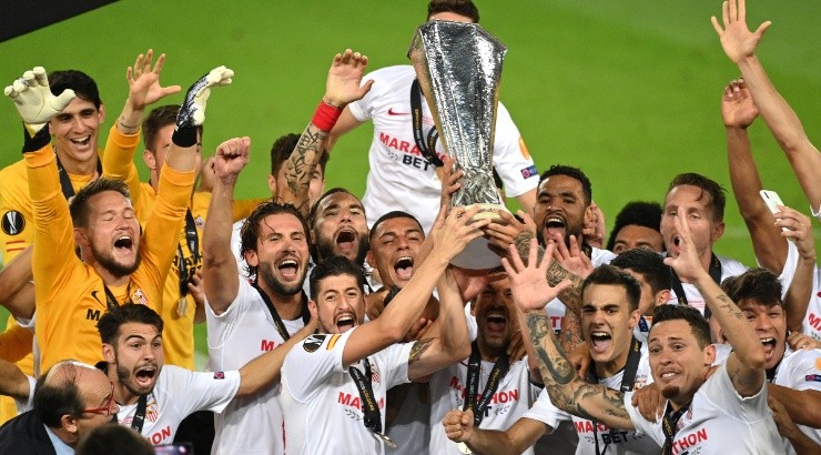 Sevilla players lift the 2019-20 UEFA Europa League Trophy. (Getty)